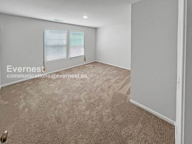 Building Photo - 4 Bed, 2 Bath Home with Garage / Pet-Friendly / Coming Soon!