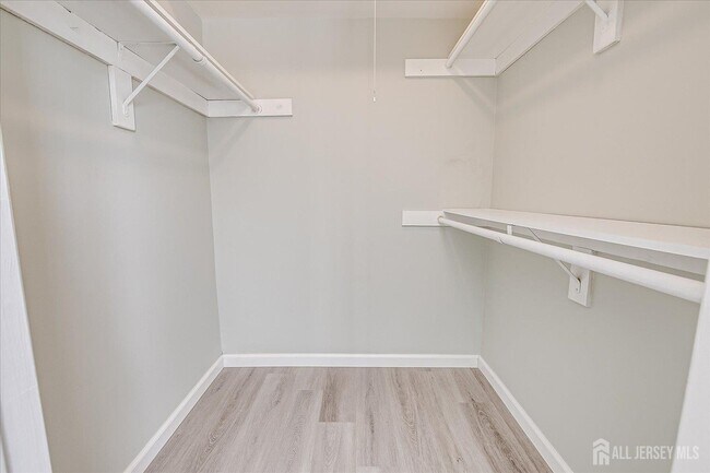 Building Photo - 807 Aspen Dr