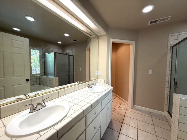 Building Photo - 19 Goldeneye Ct