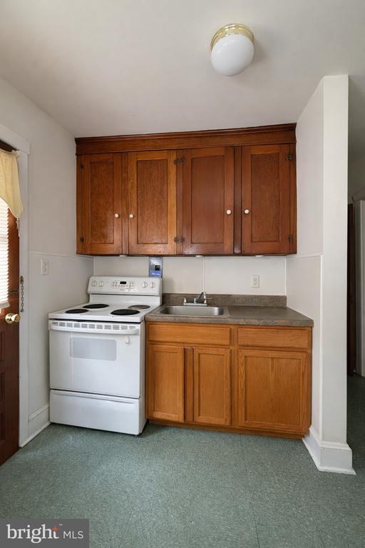 Building Photo - 115 W Broadway