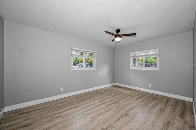 Building Photo - 839 13th Ave SW