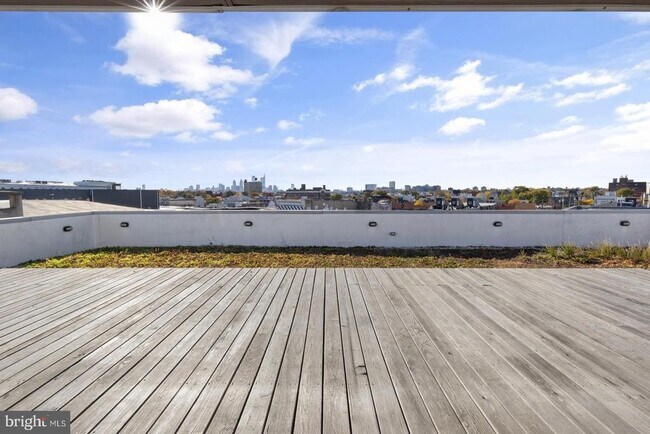 Building Photo - 525 N 41st St