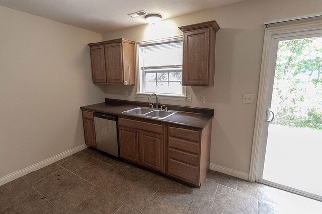 Building Photo - 4614 Dehaven Dr