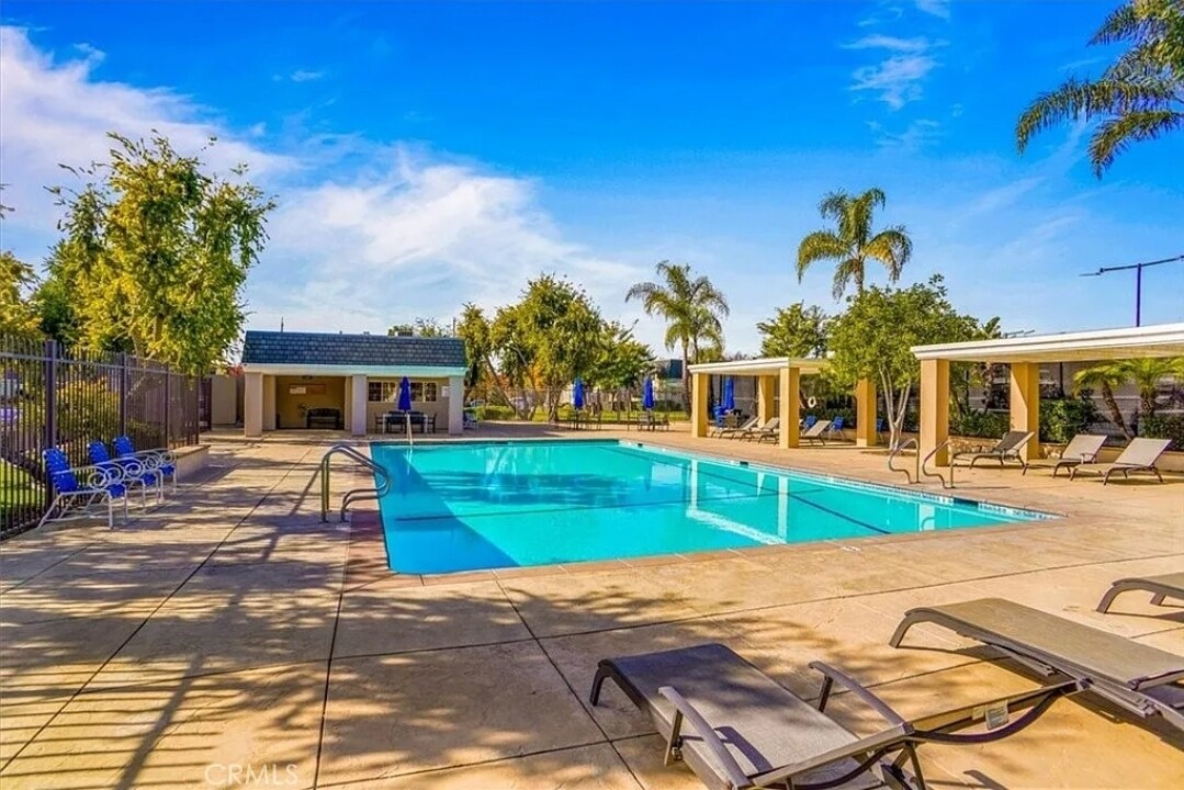 Building Photo - 6501 Vanalden Ave