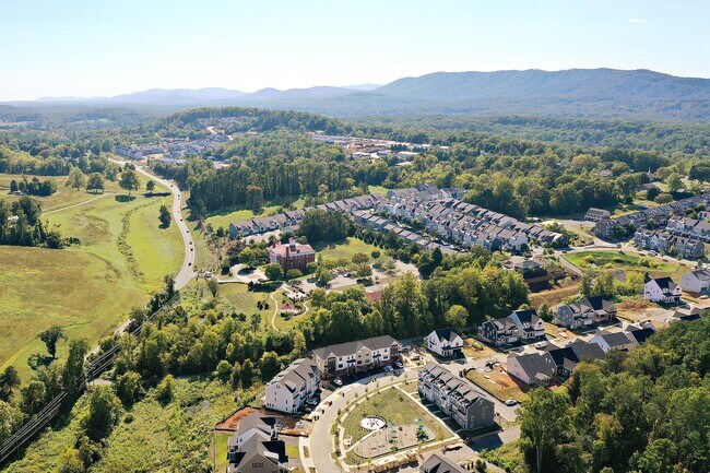 Building Photo - $500 Off 1st Month's Rent! Dog-Friendly End-Unit Apartment