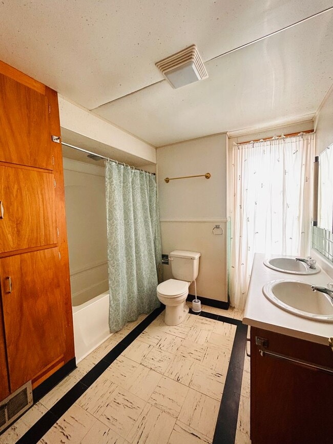 Building Photo - Village of West Carthage 3-4 Bedroom / 1.5 Bath Home