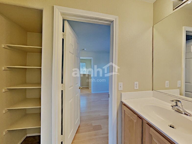 Building Photo - 9771 Hanover Grove Ave