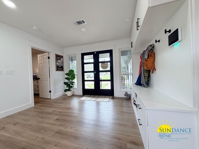 Building Photo - Custom 4BR Pool Home in Kenwood with Bonus Room & Private Backyard!