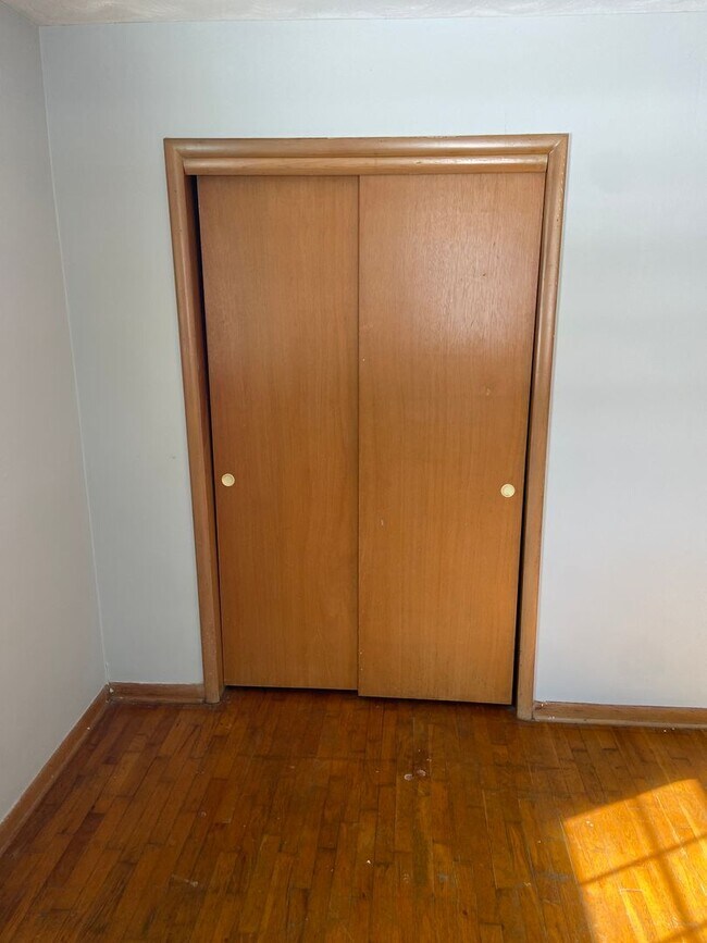 Building Photo - 623 N Belview Ave