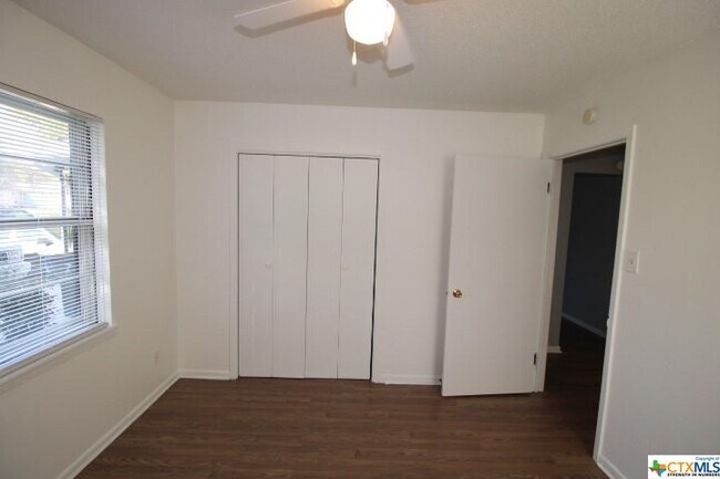 Building Photo - 409 Short Ave