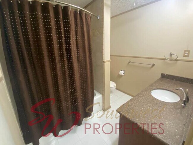 Building Photo - Spacious 3 Bedroom Brick Home in the Heart of Stephenville!