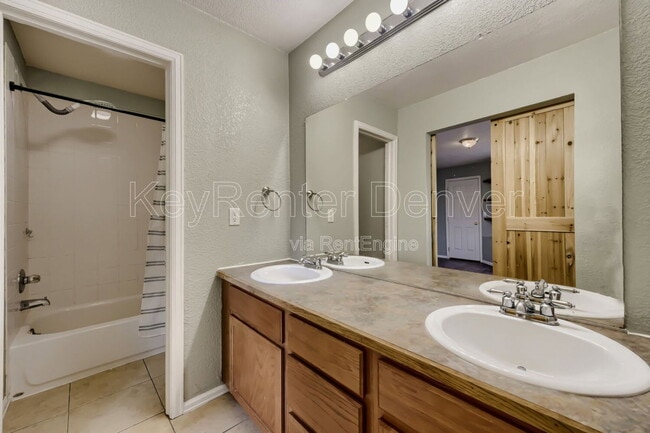 Building Photo - 4870 Beach Ct