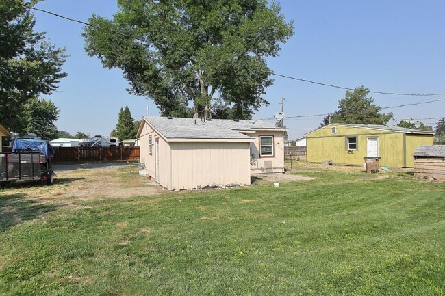 Building Photo - 146 Neilson Ln