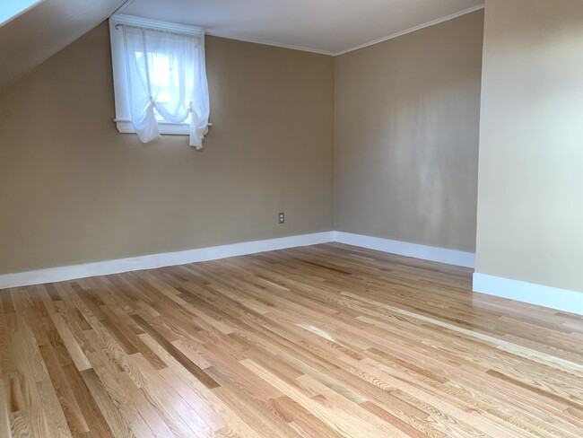 2nd floor bedroom - 72 Langdon St