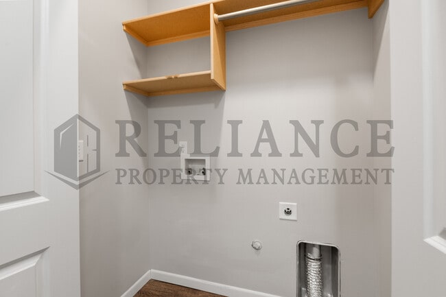 Building Photo - 1615 E Horstmann Ct