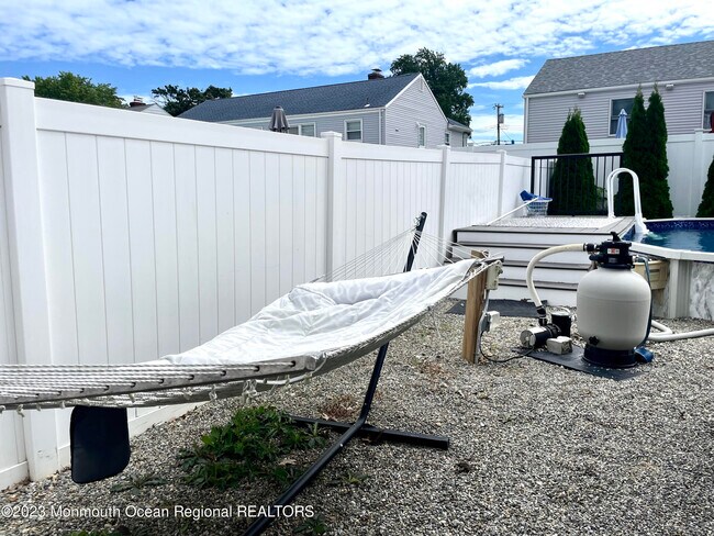 Building Photo - 1414 Treeneedle Rd