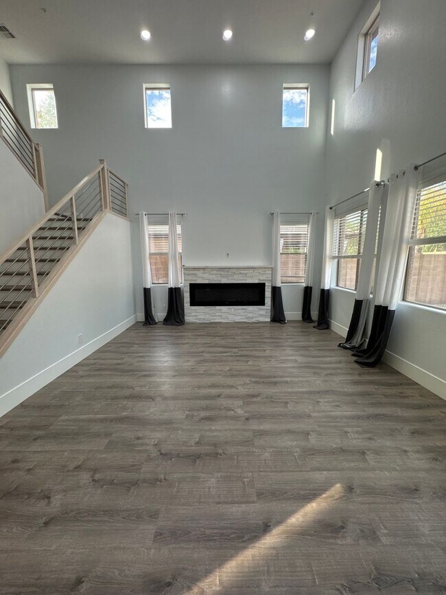 Building Photo - 29855 N 71st Dr