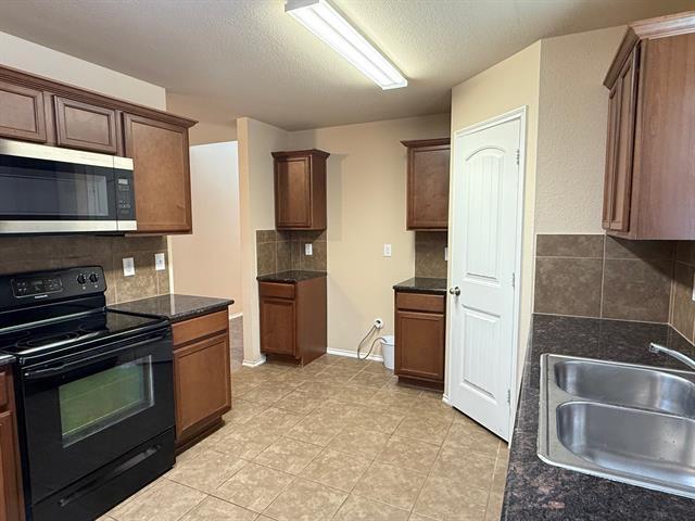 Building Photo - 1206 Rainer Dr