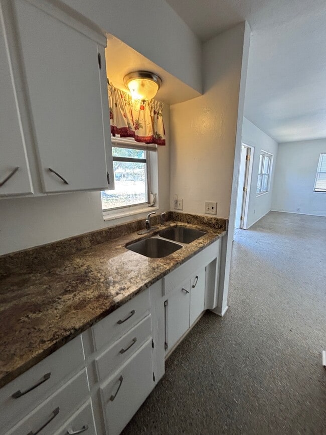 Building Photo - 172 38th Ave SE