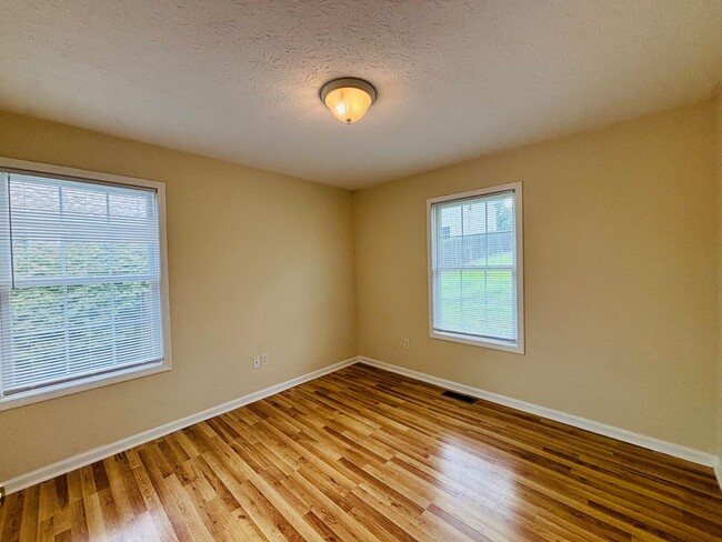 Building Photo - 228 Mountain Breeze Dr