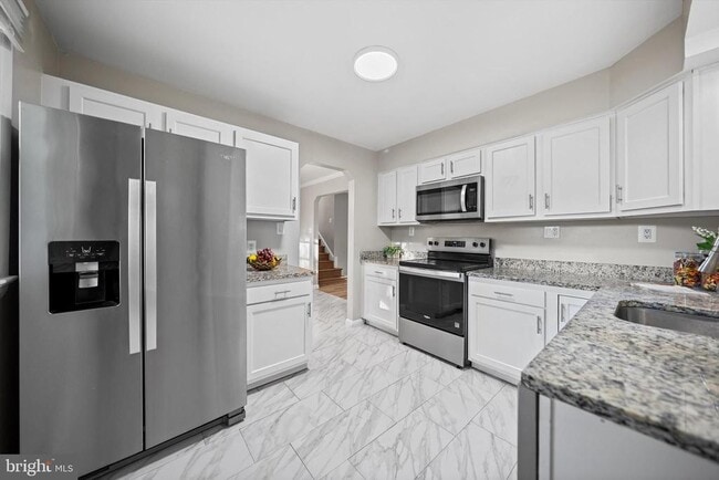 Building Photo - 9109 Pinehurst Dr