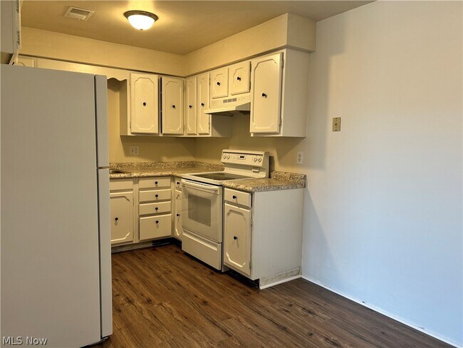 Building Photo - 213 Concord Ct