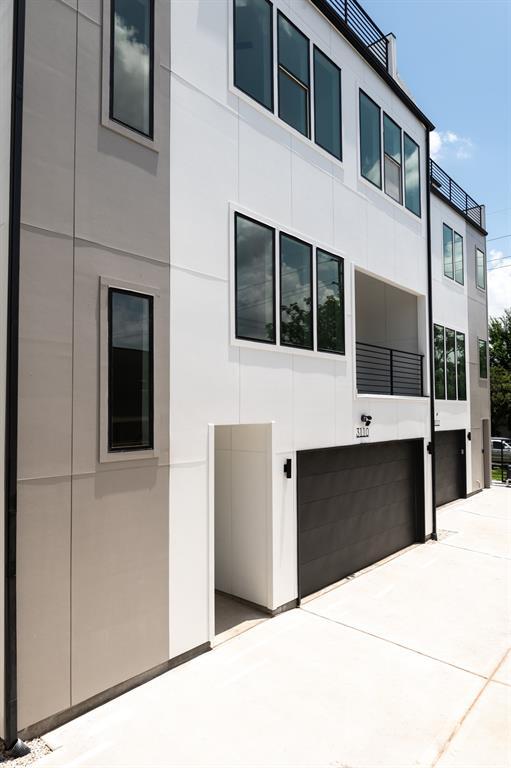 Building Photo - 3110 Live Oak St