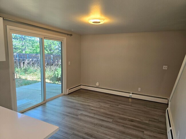 Building Photo - 525 Mohawk Dr