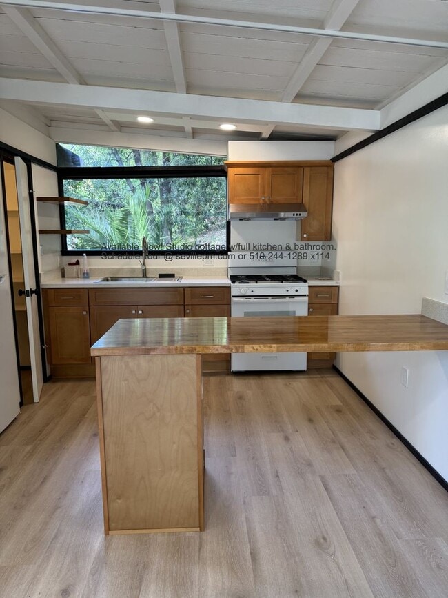 Building Photo - A KENSINGTON HILLS UNIQUE SERENE STUDIO Co...