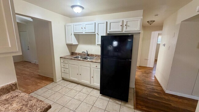 Building Photo - 5614 Sanborn Dr