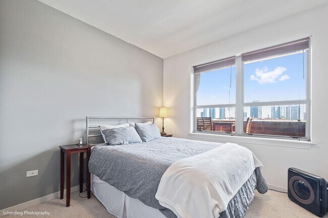 Building Photo - 437 W Division St