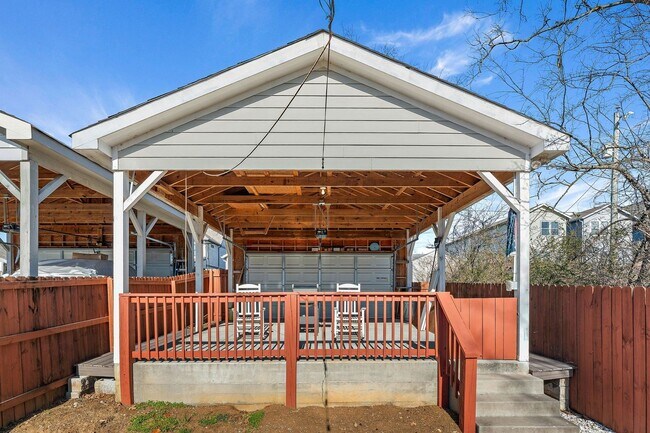 Building Photo - Available Now! 4 Bed, 3.5 Bath, Convenient...