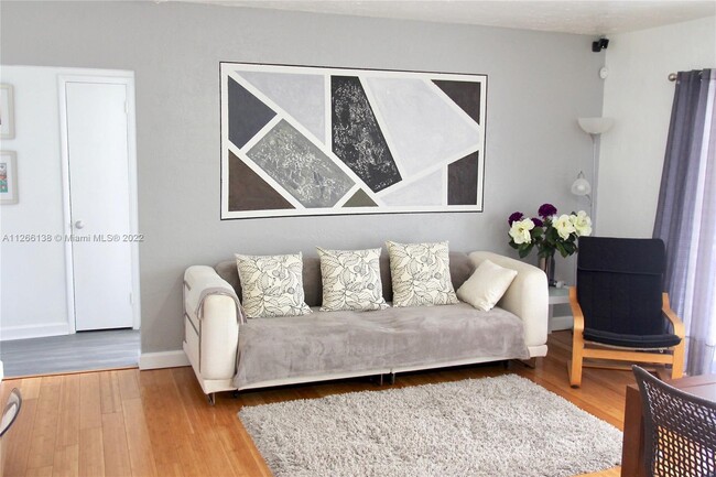 Building Photo - 1650 NE 171st St