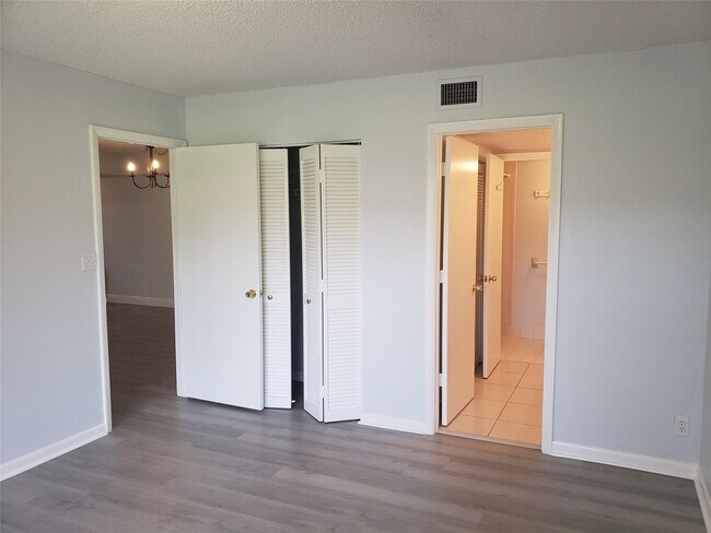 Building Photo - 12252 Royal Palm Blvd