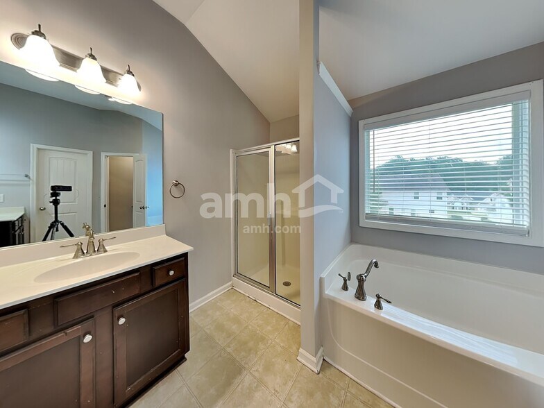 Building Photo - 3613 Walking Stick Way NE
