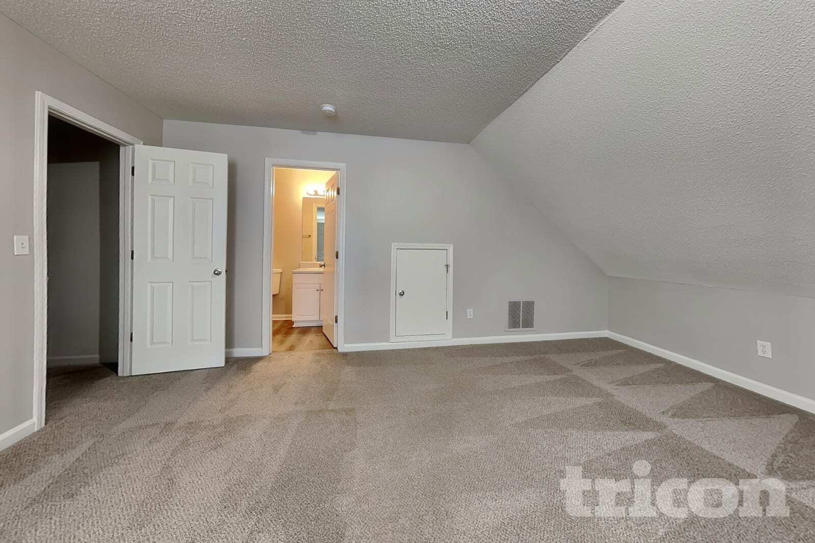 Building Photo - 496 Birchwood Dr