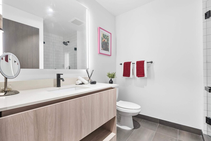 Building Photo - 398 NE 5th St