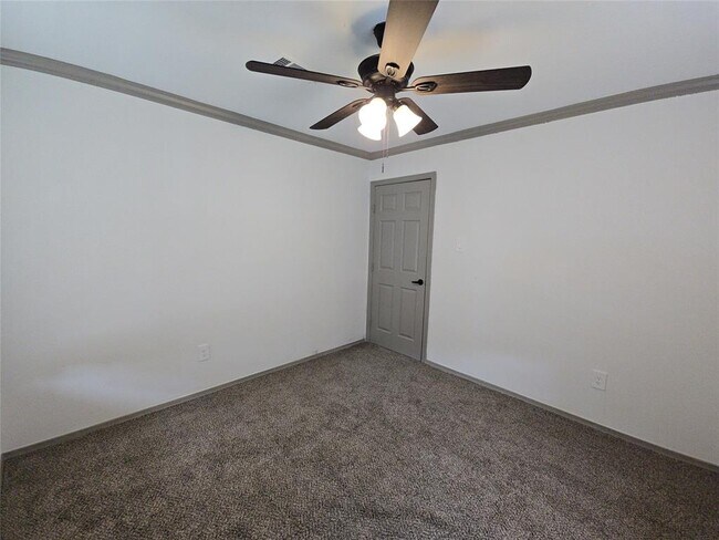 Building Photo - 9010 Linda Vista Rd