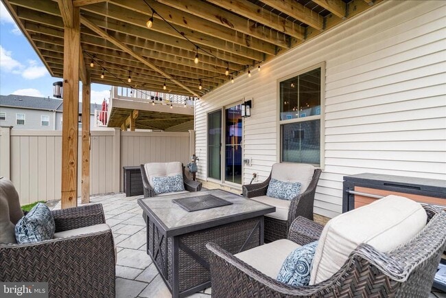 Building Photo - 5924 Pecking Stone St