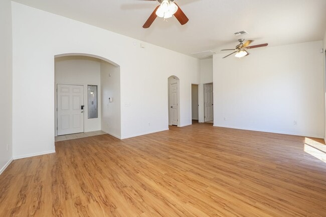 Building Photo - 6645 S SQUAWROOT Pl