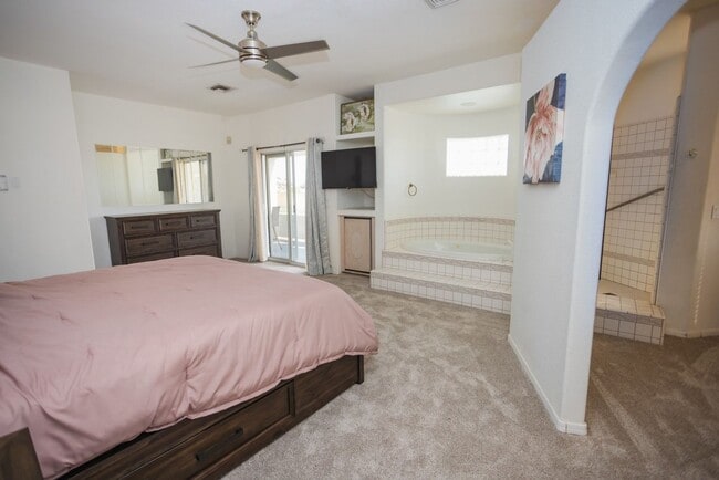 Building Photo - 2320 Snead Dr