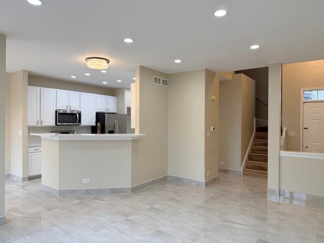 Building Photo - 431 Pine Lake Cir