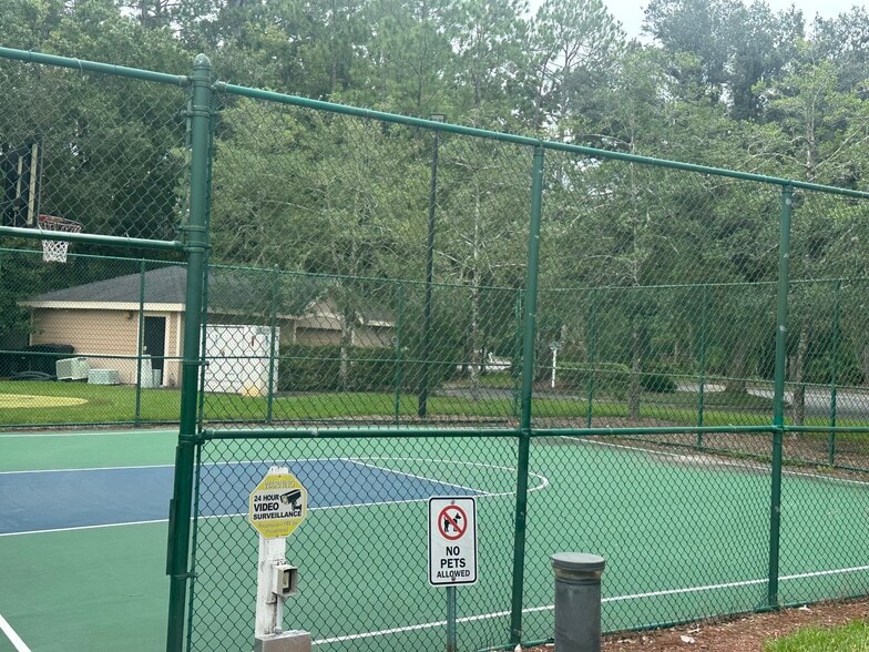 Basketball court - 13810 Sutton Park Dr N