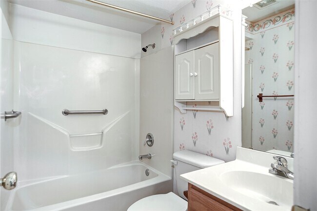 Building Photo - 706 Meghan St