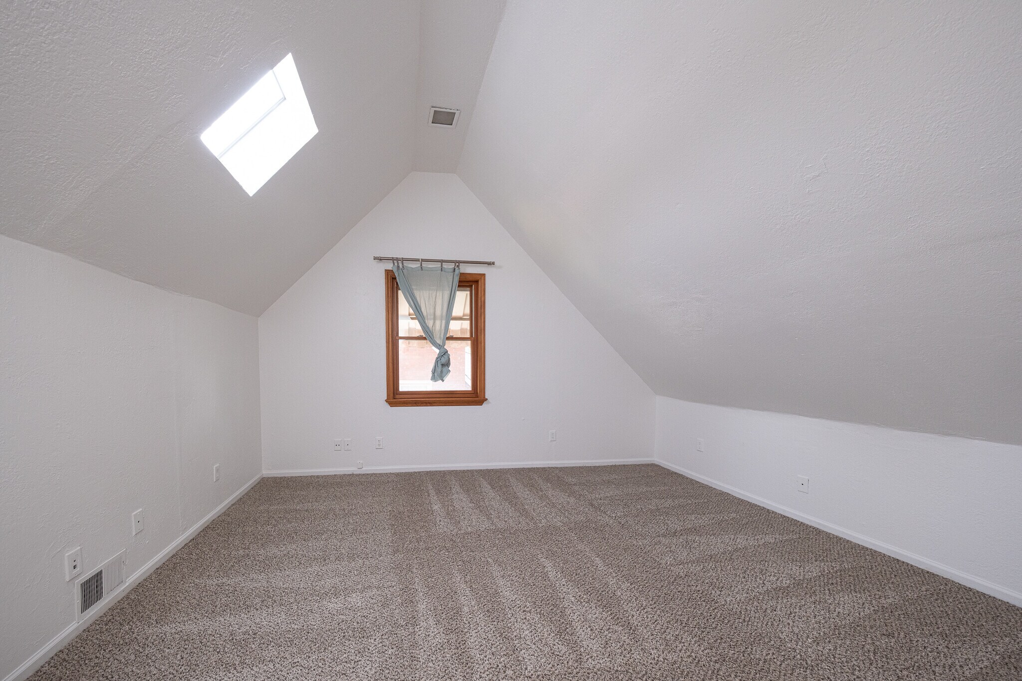 Building Photo - 445 Jenne Dr