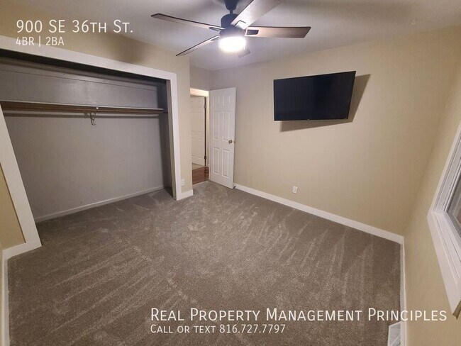 Building Photo - 900 SE 36th St