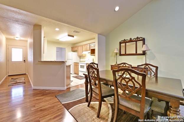 Building Photo - 3202 Eisenhauer Rd