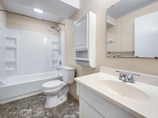 Building Photo - Charming 4-Bedroom Home with Bonus Rooms &...
