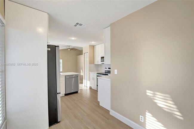 Building Photo - 9012 Lake Park Cir S