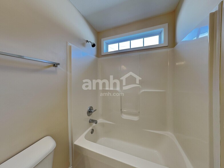 Building Photo - 3784 Cindy Jo Dr N